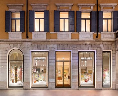 i illuminazione vetrine hermes|Coralla Maiuri racconta le vetrine per Hermès in .